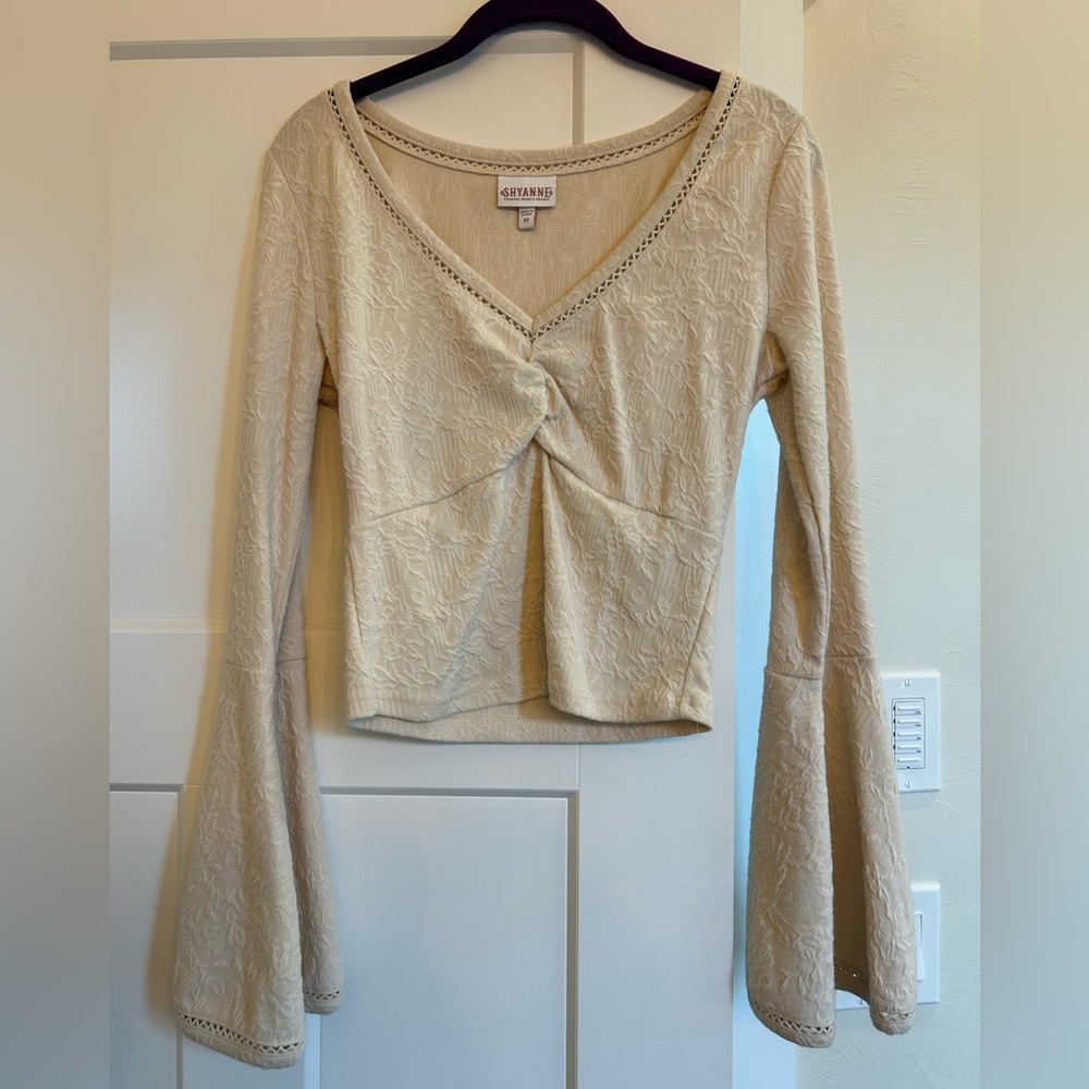 Shyanne western top, cropped with bell bottom sleeves, cream/tan color